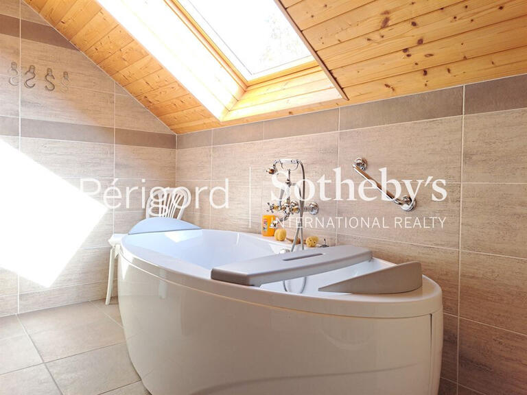 House Saint-Bonnet-Elvert - 4 bedrooms - 240m²