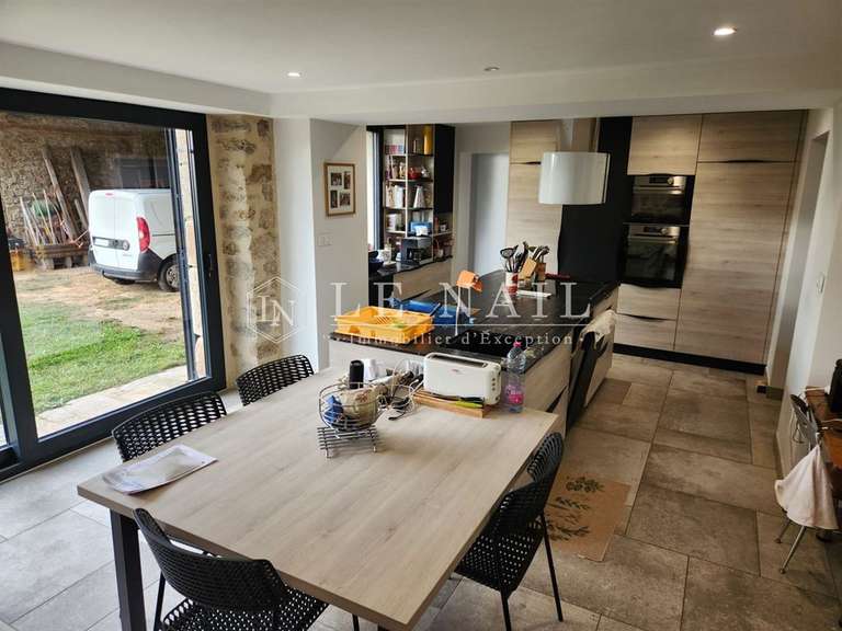 Maison Saint-Bonnet-le-Château - 5 chambres - 388m²