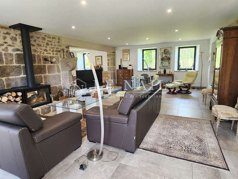 Maison Saint-Bonnet-le-Château - 5 chambres - 388m²