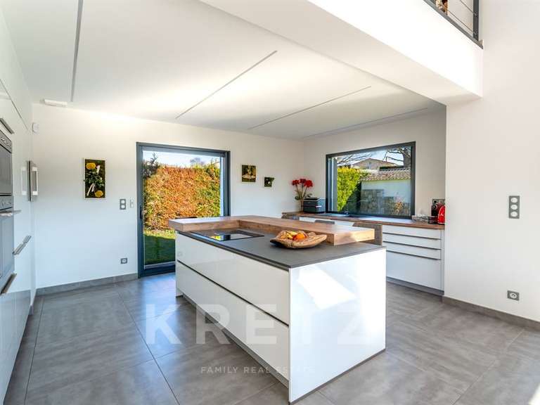 Maison Saint-Bonnet-les-Oules - 6 chambres - 240m²