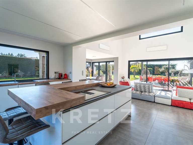 Maison Saint-Bonnet-les-Oules - 6 chambres - 240m²