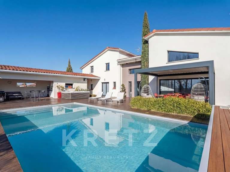 Maison Saint-Bonnet-les-Oules - 6 chambres - 240m²