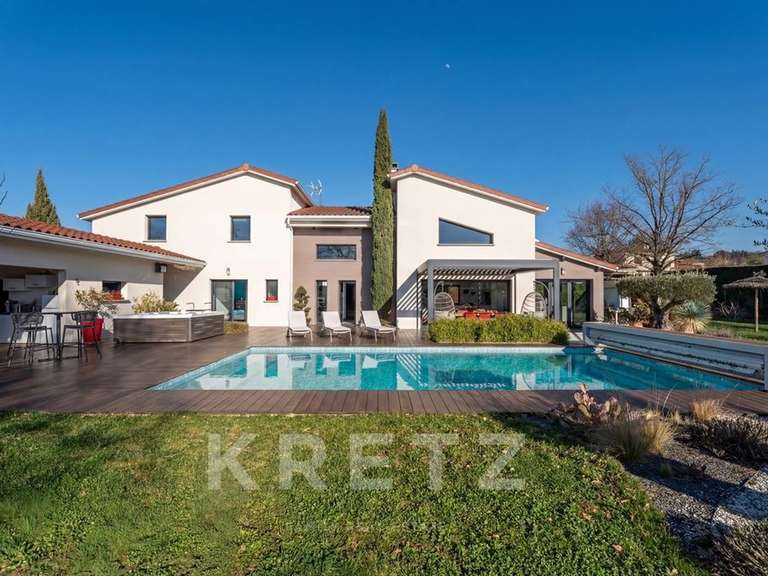 Maison Saint-Bonnet-les-Oules - 6 chambres - 240m²