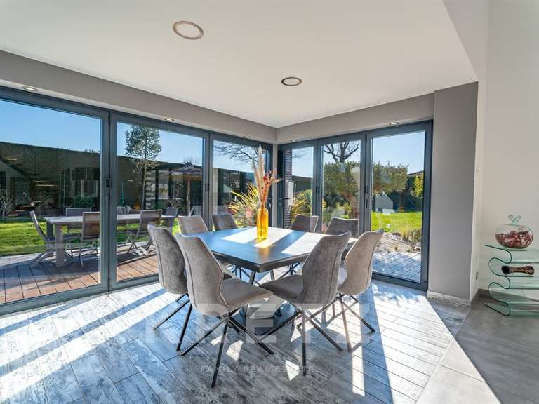 Maison Saint-Bonnet-les-Oules - 6 chambres - 240m²