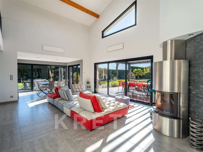 Maison Saint-Bonnet-les-Oules - 6 chambres - 240m²