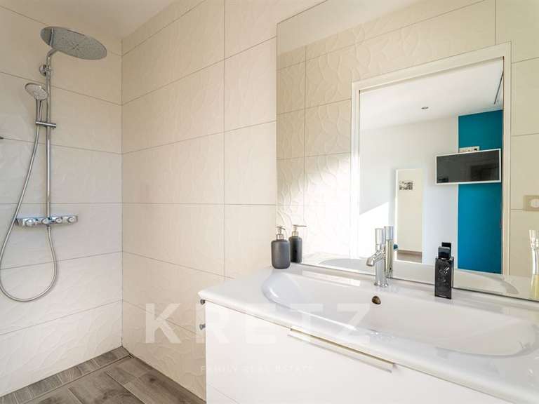 Maison Saint-Bonnet-les-Oules - 6 chambres - 240m²