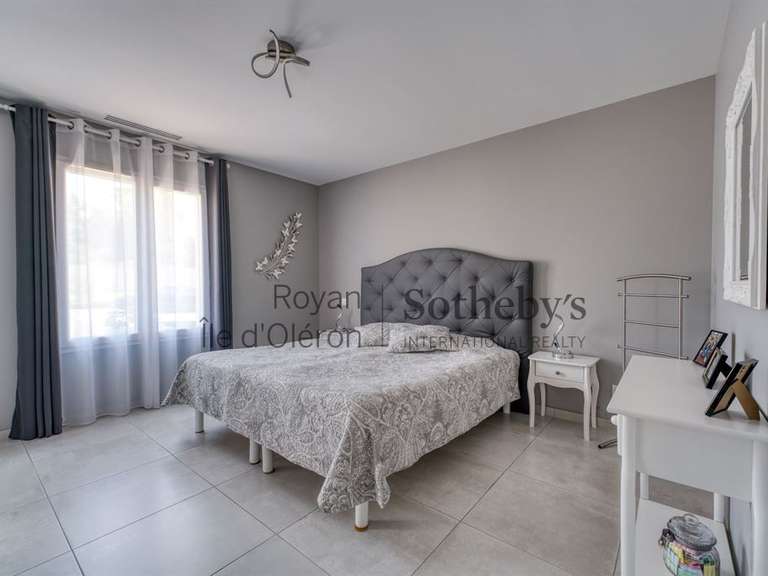 Maison Saint-Brice - 2 chambres - 208m²
