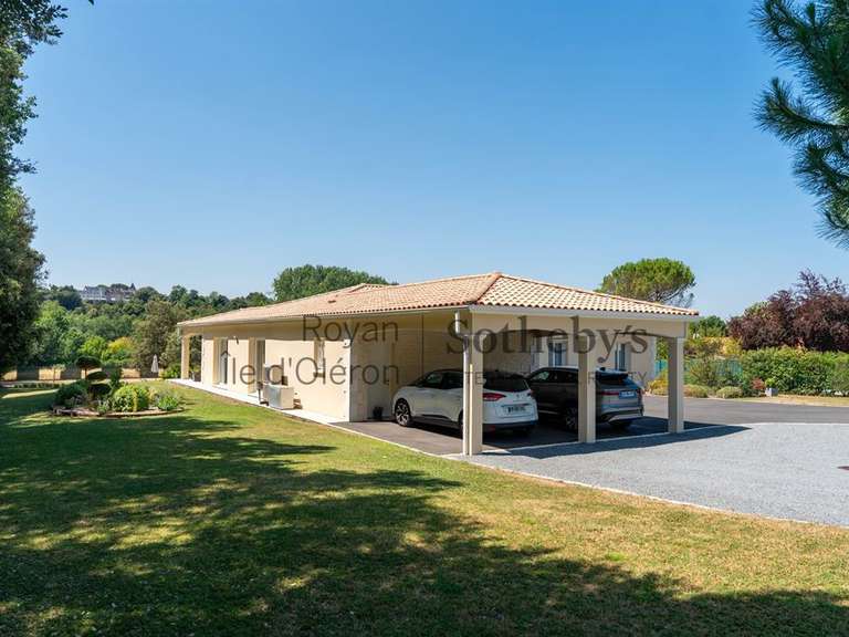 Maison Saint-Brice - 2 chambres - 208m²