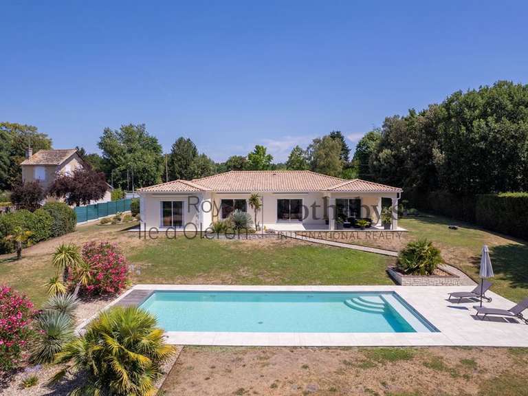 Maison Saint-Brice - 2 chambres - 208m²