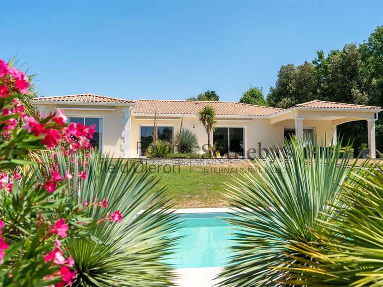 Maison Saint-Brice - 2 chambres - 208m²