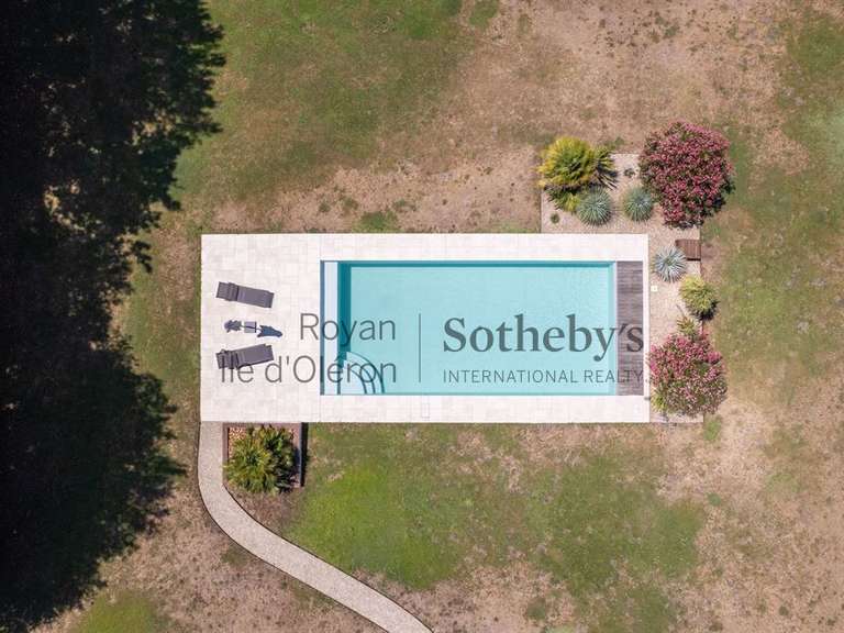 Maison Saint-Brice - 2 chambres - 208m²