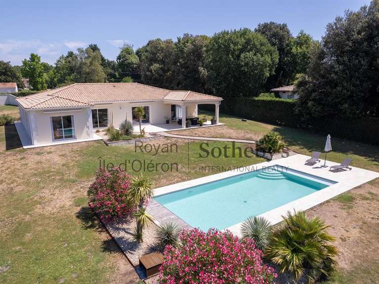 Maison Saint-Brice - 2 chambres - 208m²