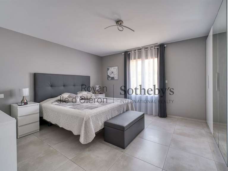 Maison Saint-Brice - 2 chambres - 208m²