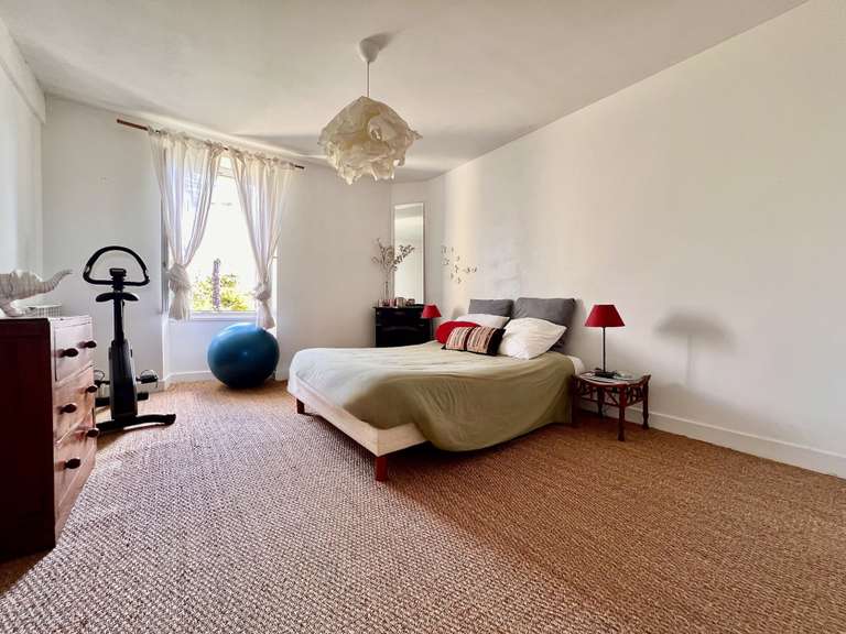 Maison Saint-Caprais-de-Bordeaux - 3 chambres - 150m²