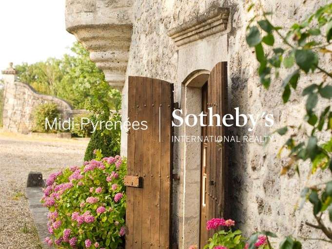 Castle Saint-Caprais-de-Lerm - 8 bedrooms - 1000m²