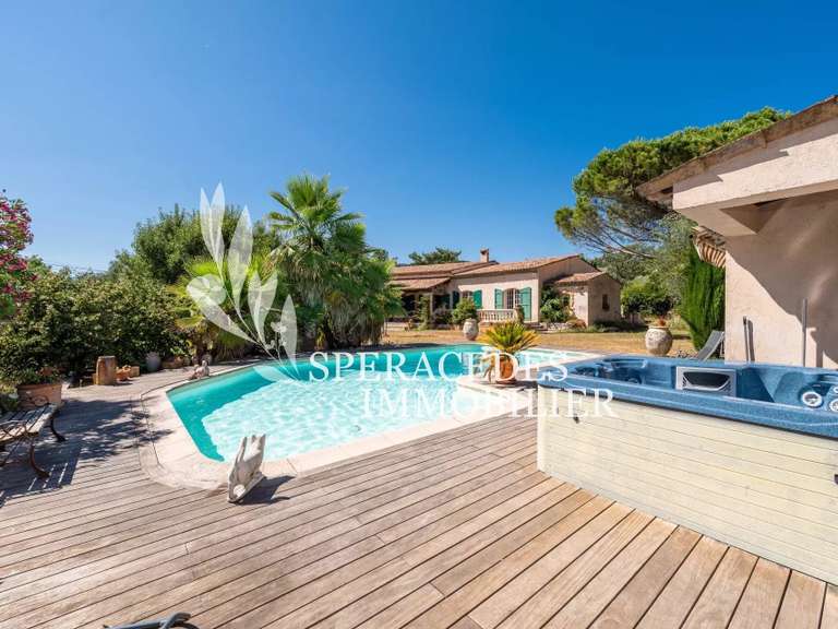 Maison Saint-Cézaire-sur-Siagne - 3 chambres - 177m²