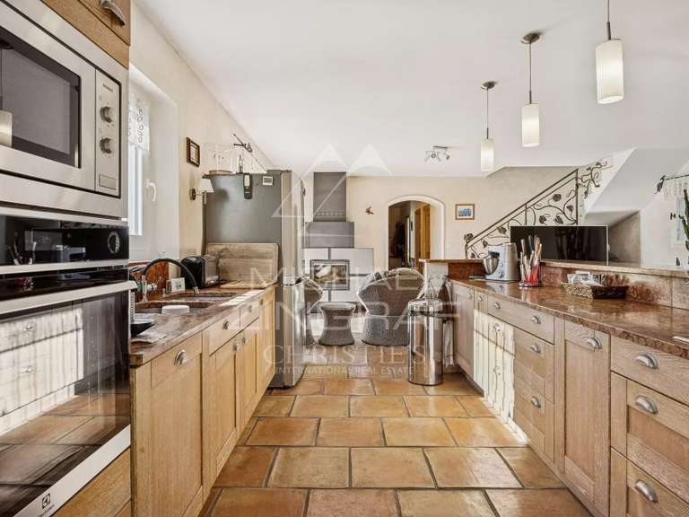 Maison Saint-Cézaire-sur-Siagne - 4 chambres - 167m²