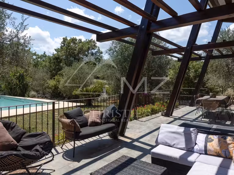 Villa Saint-Cézaire-sur-Siagne - 4 bedrooms - 146m²