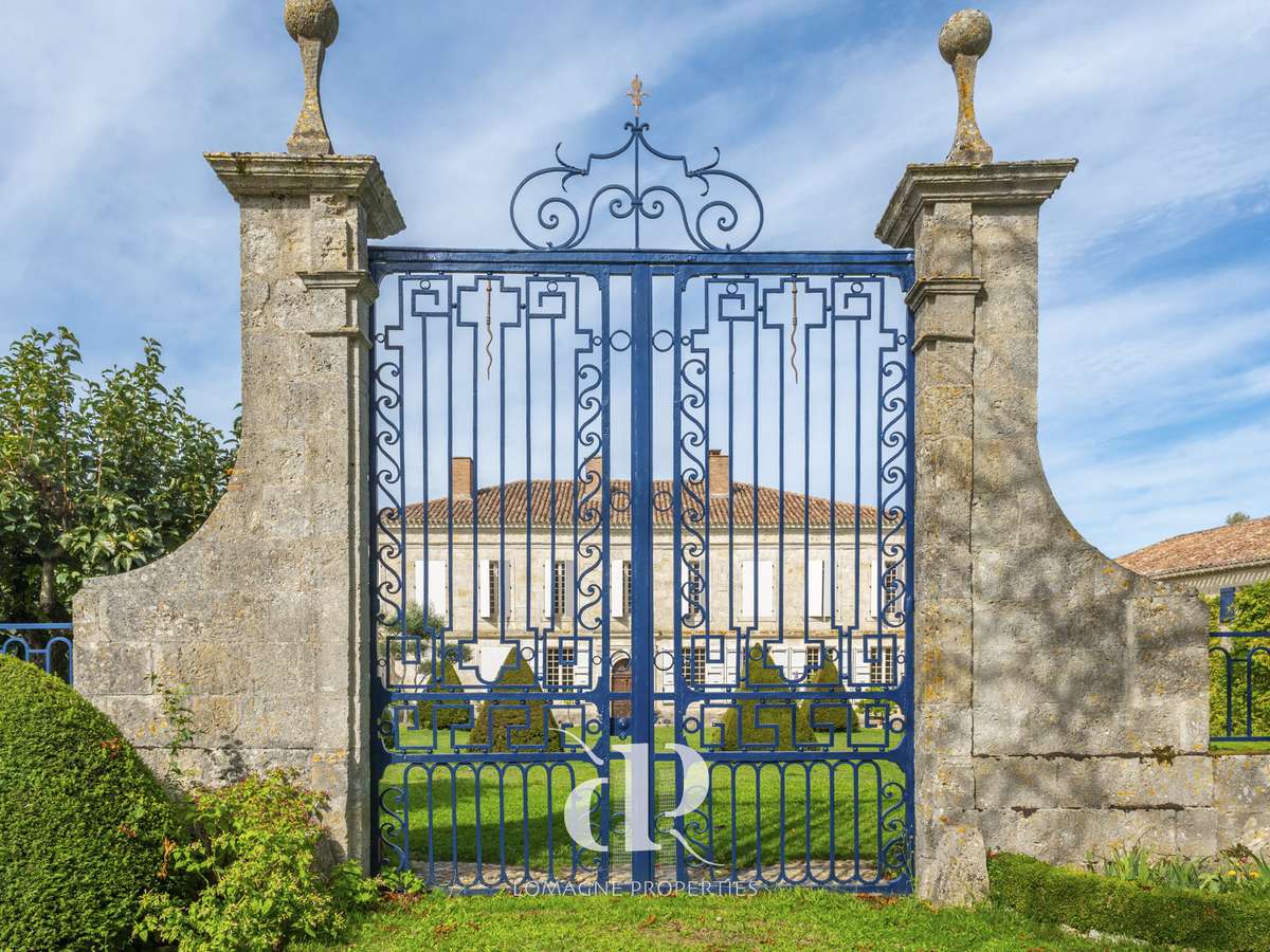 House Saint-Clar