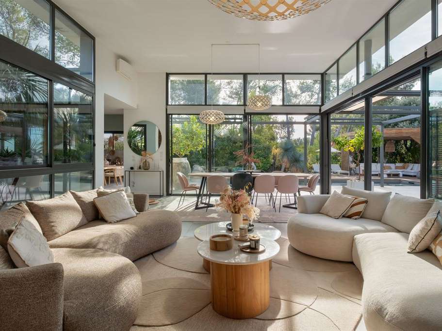 House Saint-Clément-de-Rivière