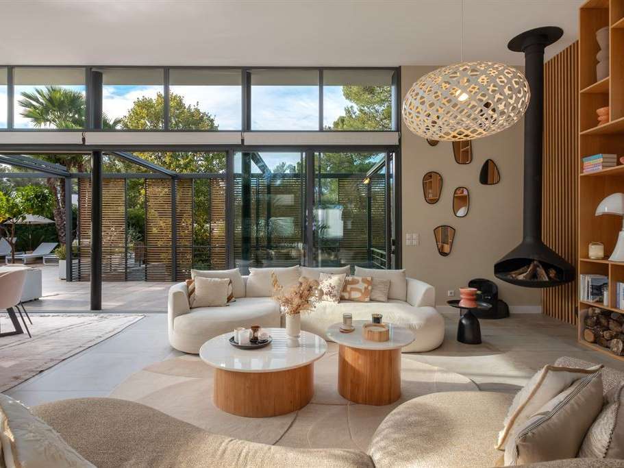 House Saint-Clément-de-Rivière