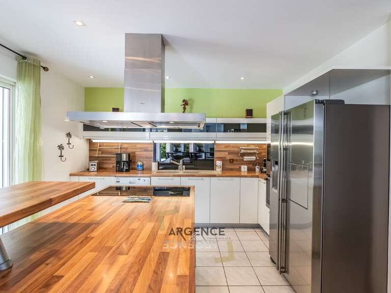 Maison Saint-Clément-de-Rivière - 5 chambres - 240m²