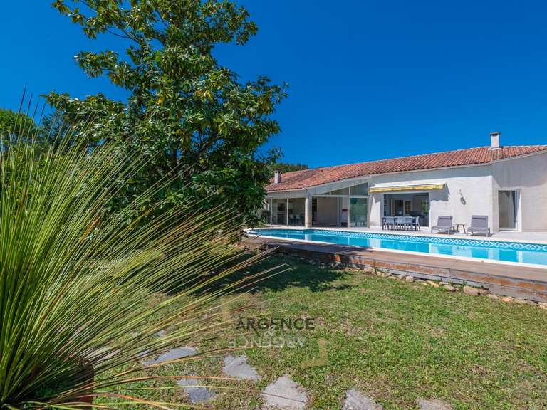 Maison Saint-Clément-de-Rivière - 5 chambres - 240m²