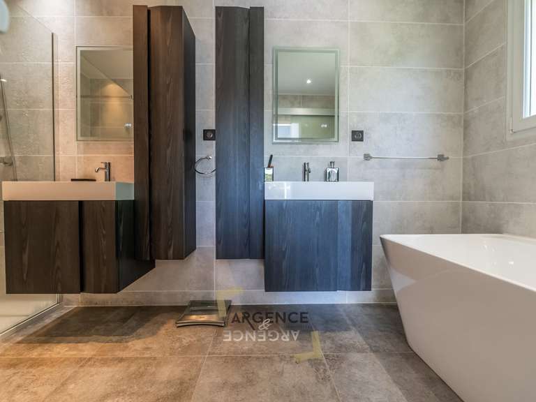 Maison Saint-Clément-de-Rivière - 5 chambres - 240m²