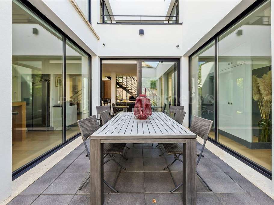 House Saint-Cloud