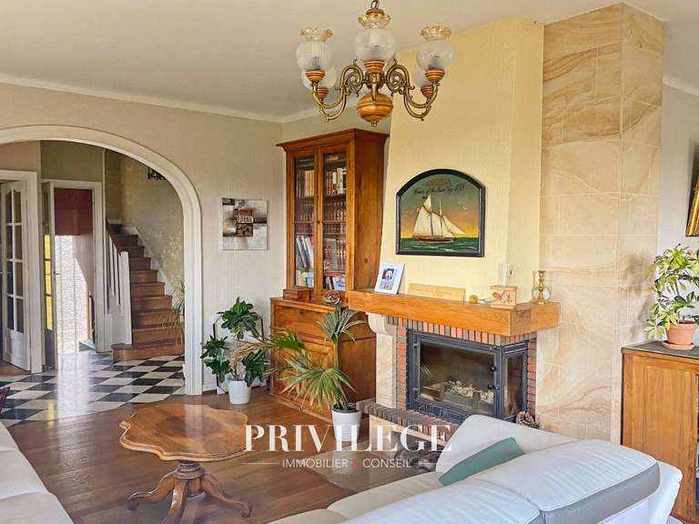 Maison Saint-Cyr-au-Mont-d'Or - 5 chambres - 229m²