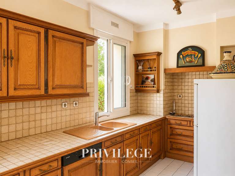 Maison Saint-Cyr-au-Mont-d'Or - 5 chambres - 229m²