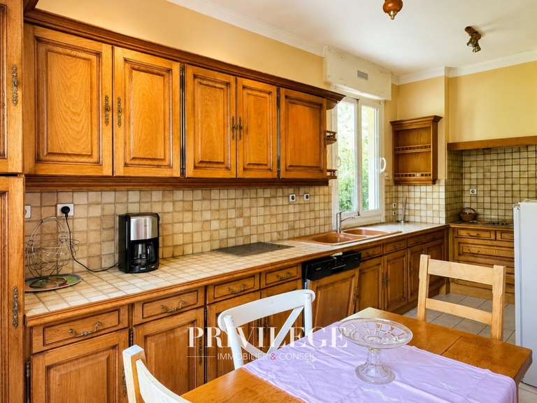 Maison Saint-Cyr-au-Mont-d'Or - 5 chambres - 229m²