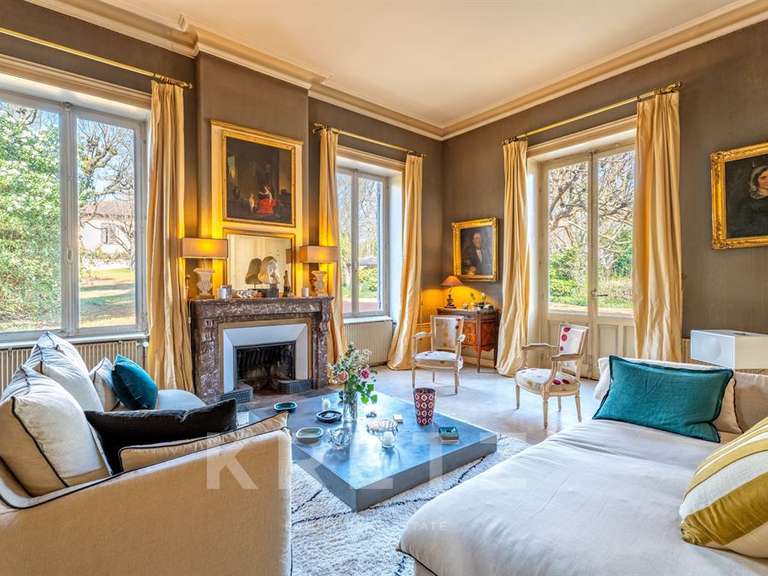 Maison Saint-Cyr-au-Mont-d'Or - 9 chambres - 380m²