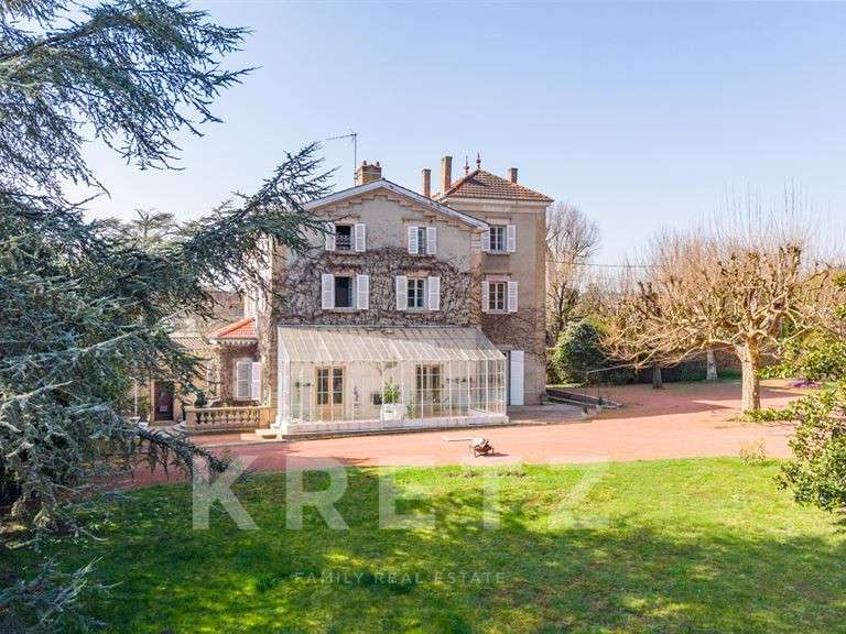 Maison Saint-Cyr-au-Mont-d'Or - 9 chambres - 380m²