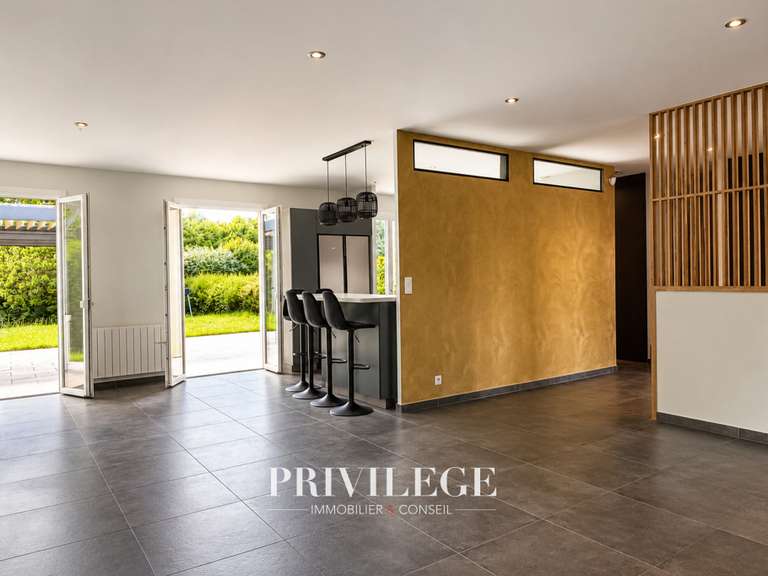Maison Saint-Cyr-au-Mont-d'Or - 4 chambres - 184m²