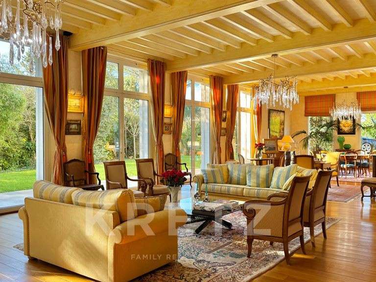 Maison Saint-Cyr-sur-Loire - 7 chambres - 581m²