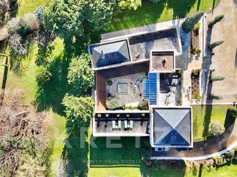 Maison Saint-Cyr-sur-Loire - 7 chambres - 581m²