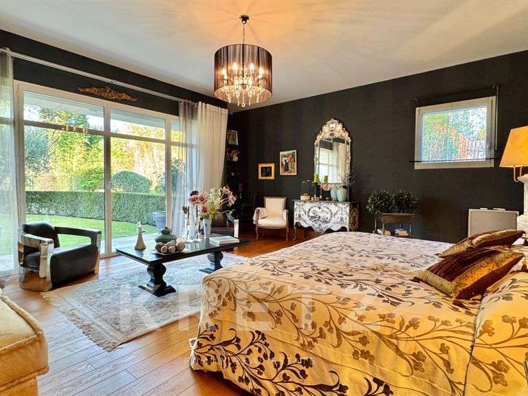 Maison Saint-Cyr-sur-Loire - 7 chambres - 581m²