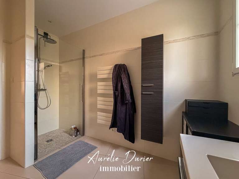 Maison Saint-Cyr-sur-Loire - 4 chambres - 201m²