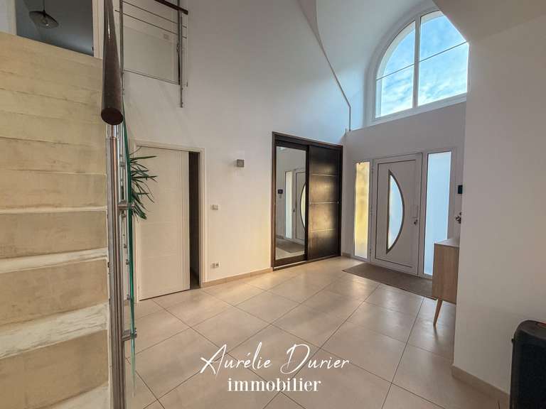 Maison Saint-Cyr-sur-Loire - 4 chambres - 201m²