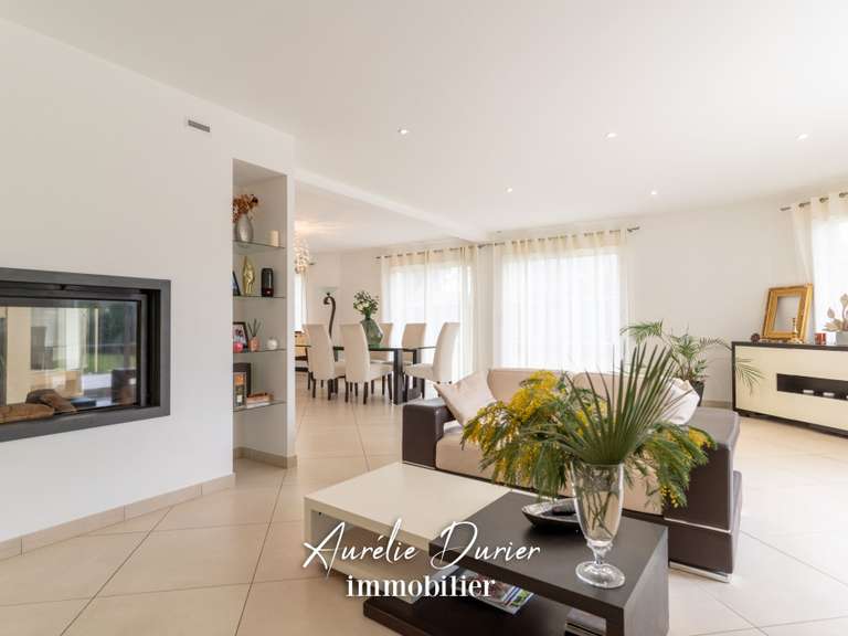 Maison Saint-Cyr-sur-Loire - 4 chambres - 201m²