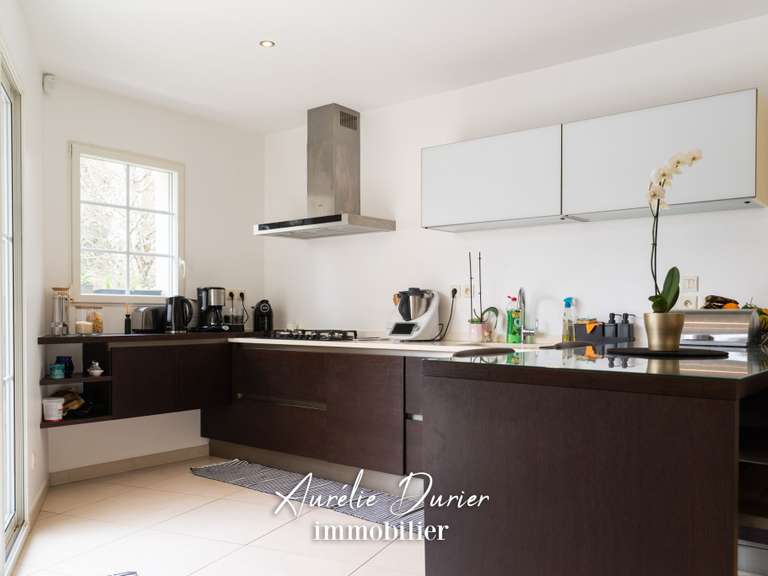 Maison Saint-Cyr-sur-Loire - 4 chambres - 201m²