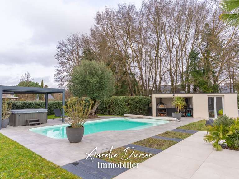 Maison Saint-Cyr-sur-Loire - 4 chambres - 201m²