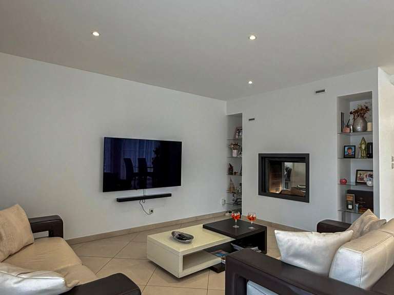 Maison Saint-Cyr-sur-Loire - 4 chambres - 201m²