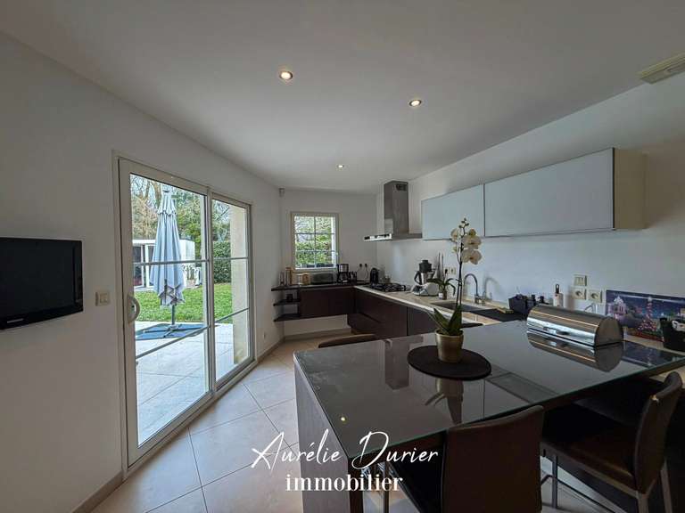 Maison Saint-Cyr-sur-Loire - 4 chambres - 201m²