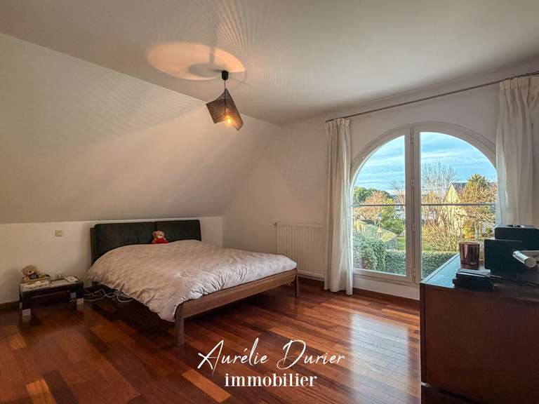 Maison Saint-Cyr-sur-Loire - 4 chambres - 201m²