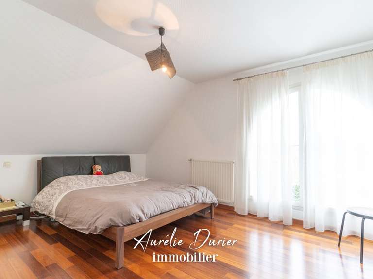 Maison Saint-Cyr-sur-Loire - 4 chambres - 201m²