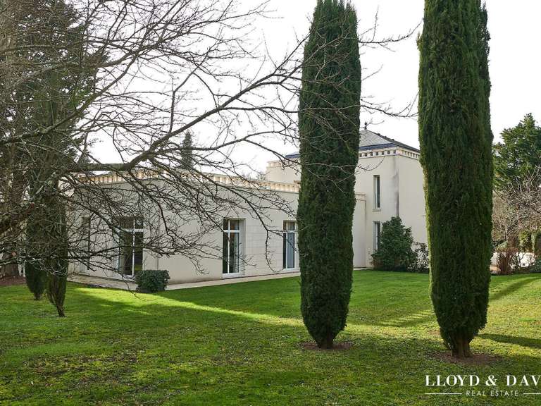 Maison Saint-Cyr-sur-Loire - 5 chambres - 581m²