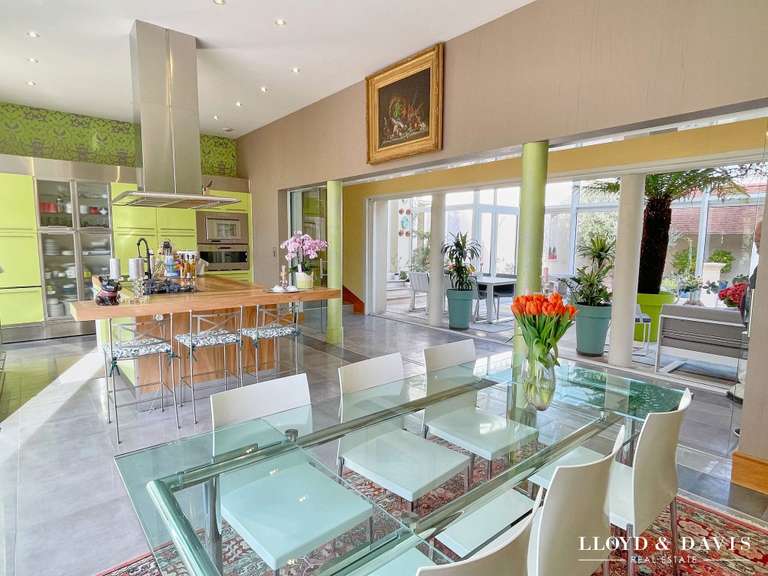 Maison Saint-Cyr-sur-Loire - 5 chambres - 581m²