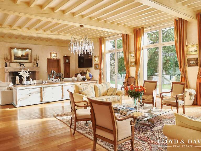 Maison Saint-Cyr-sur-Loire - 5 chambres - 581m²